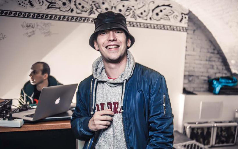 Raper Maniak + Pridenyyy a DJ Black Angelika pro ŽIVOT 90 a Český červený kříž #kulturažije