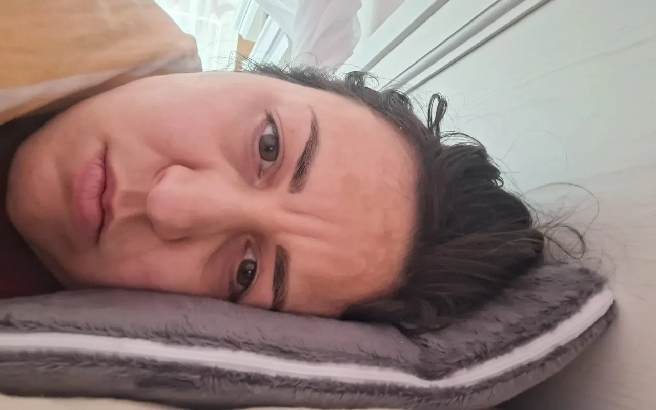 Pomoc pro nepohyblivou mámu Radku s nesnesitelnými bolestmi