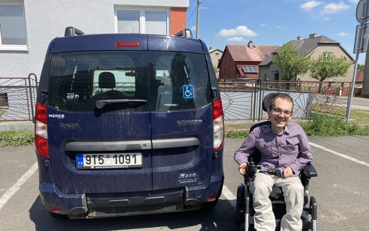 Nové auto pro Adama