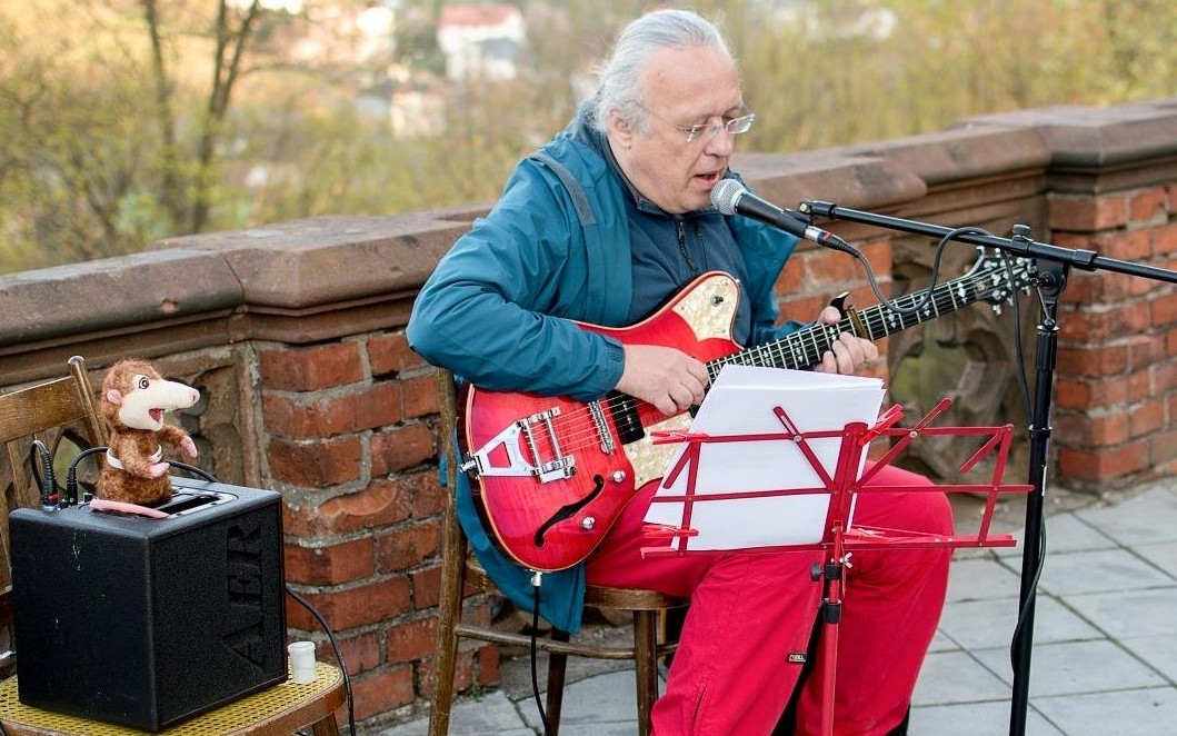 Káva pro Radost na Hradeckém slunovratu