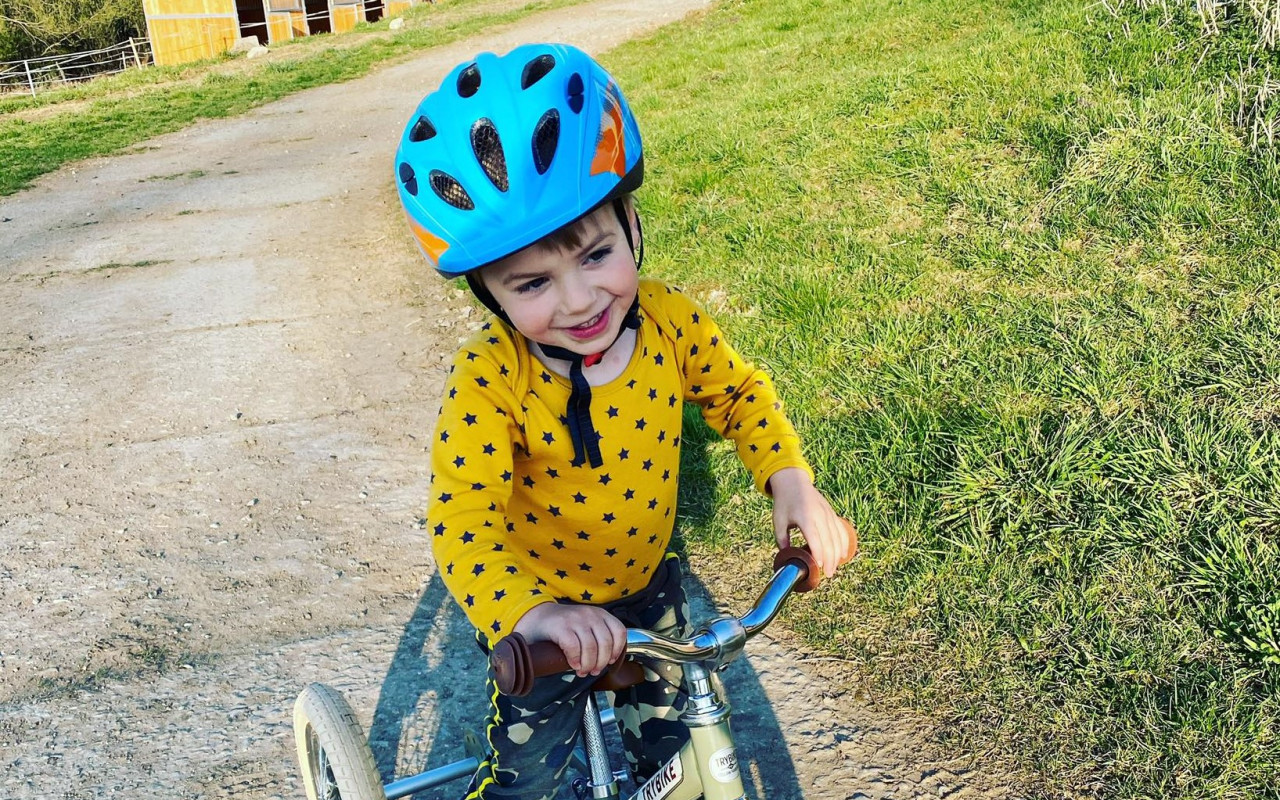 Přispěli jste Maxíkovi na speciální dlahy a na chodítko