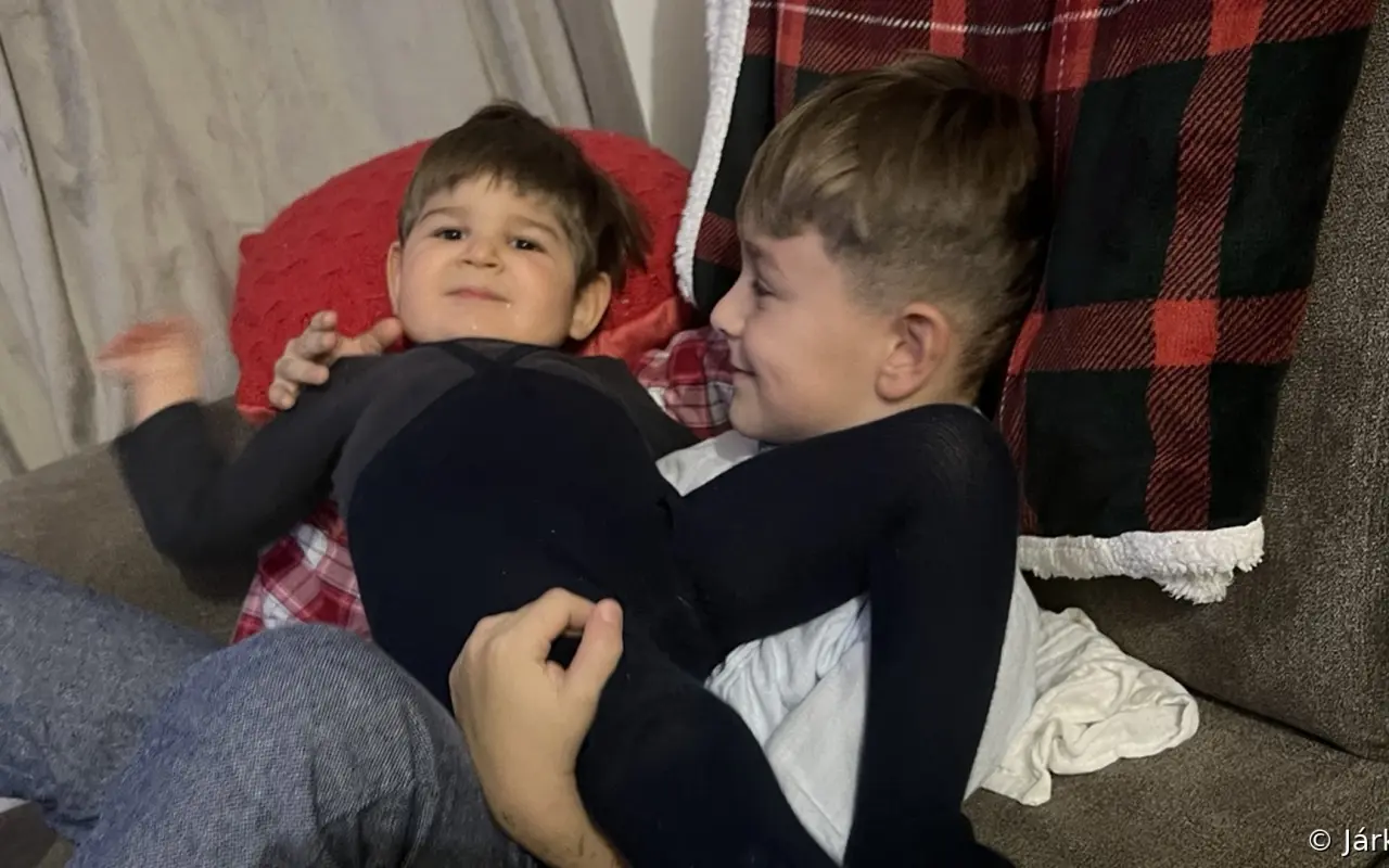 Pomozme mamince a synům po ztrátě tatínka