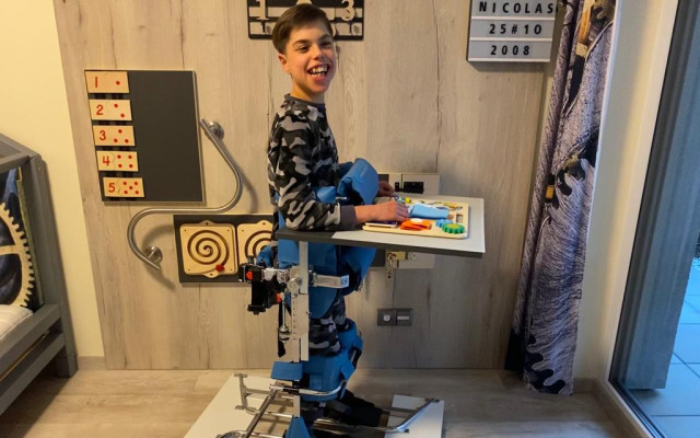 Roční fyzioterapie a ergoterapie pro Nicolase