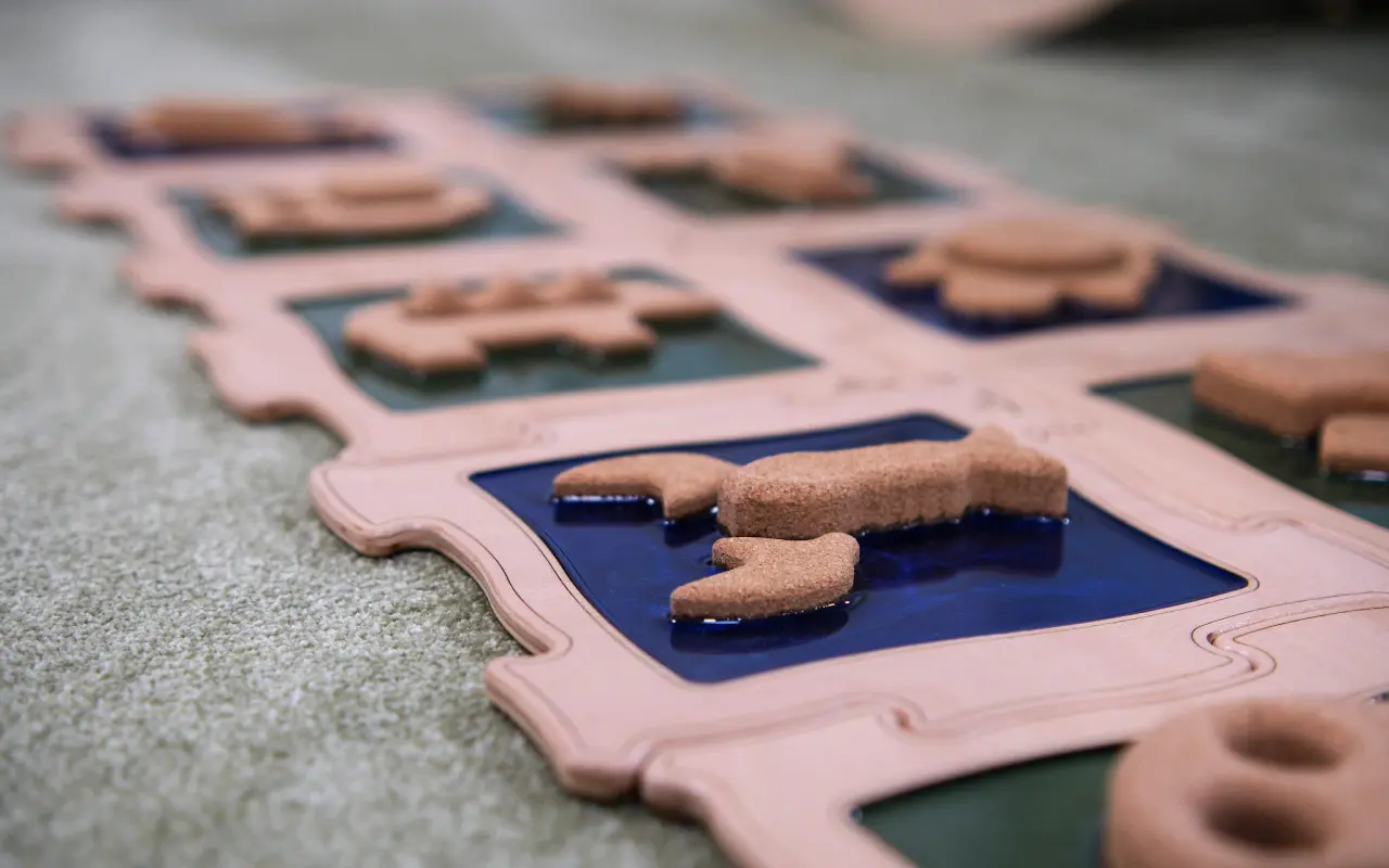 🚀Pomozte rozjet výrobu dřevěných senzomotorických puzzle a získat certifikaci🧩