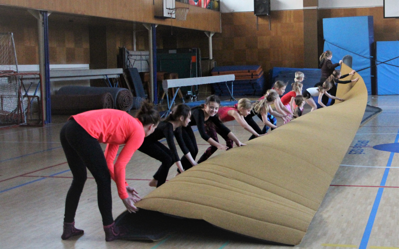 Proměňte starou dílnu na tělocvičnu pro gymnastky