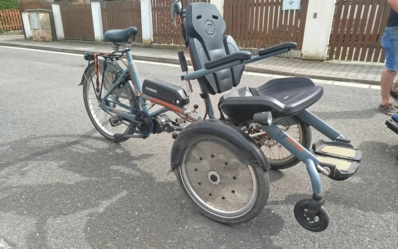 Elektrokolo s invalidním vozíkem pro Davida