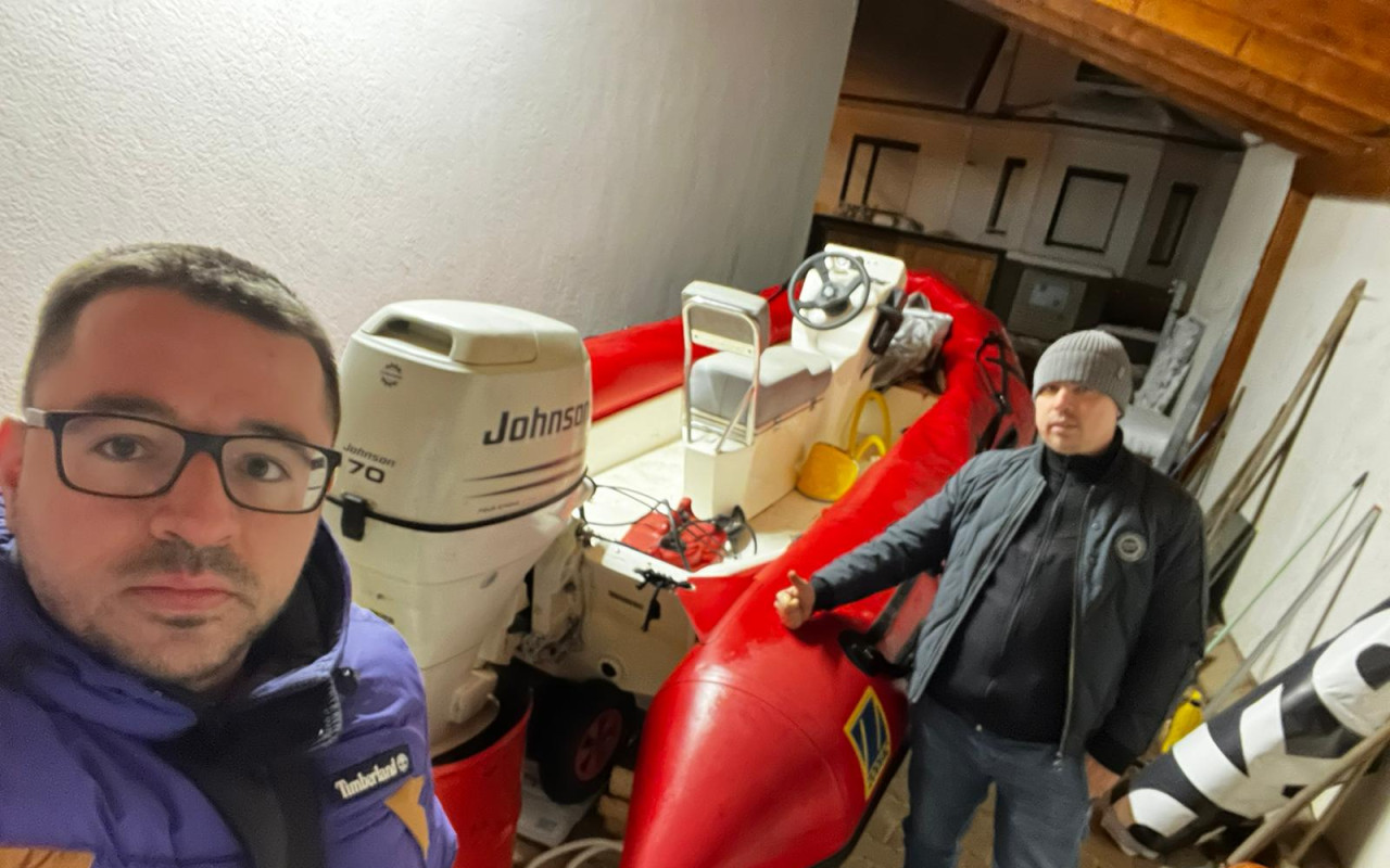 Složili jste se na výsadkový a záchranný člun pro rozvědku mořské pěchoty