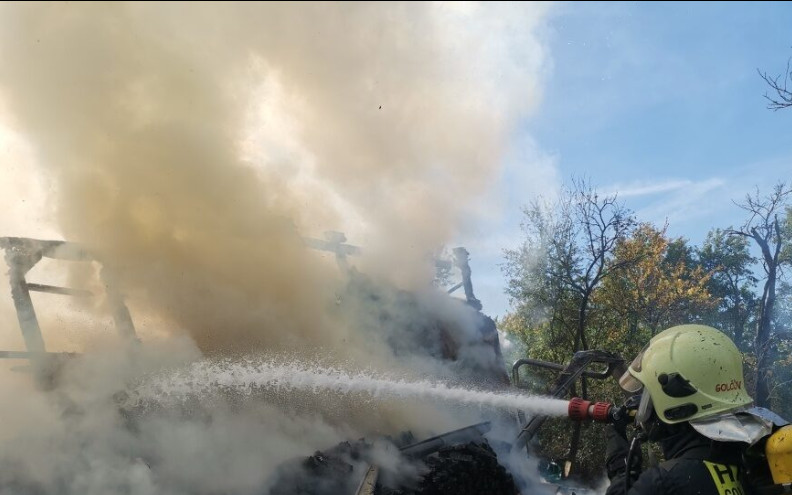 Vyhořeli. Doslova. Postavme nový domov pro Radku a její syny