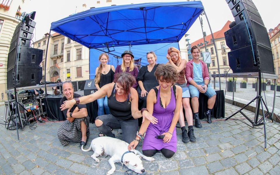 Vývoj kontinentu aneb Cesta k debutovému albu