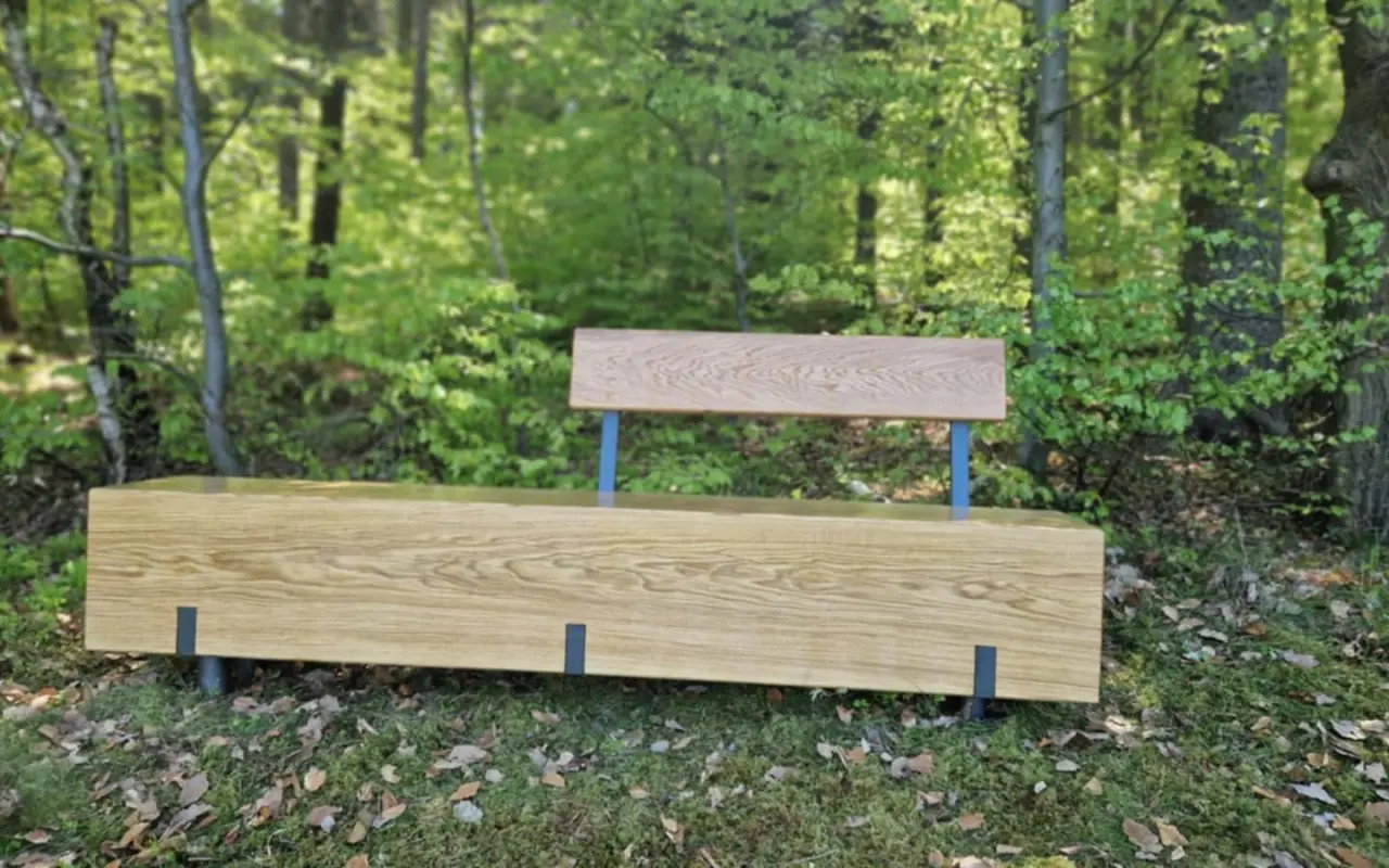 Lavička pod vrchem Chlum v Hradištku
