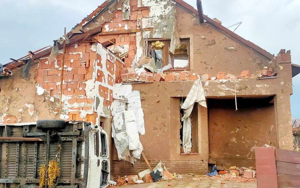 Pomohli jste rodině Talábových v Hruškách, kterým tornádo zdevastovalo dům