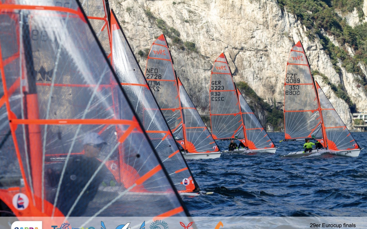 Nastartujte naši první sezónu na olympijské lodní třídě 49er!
