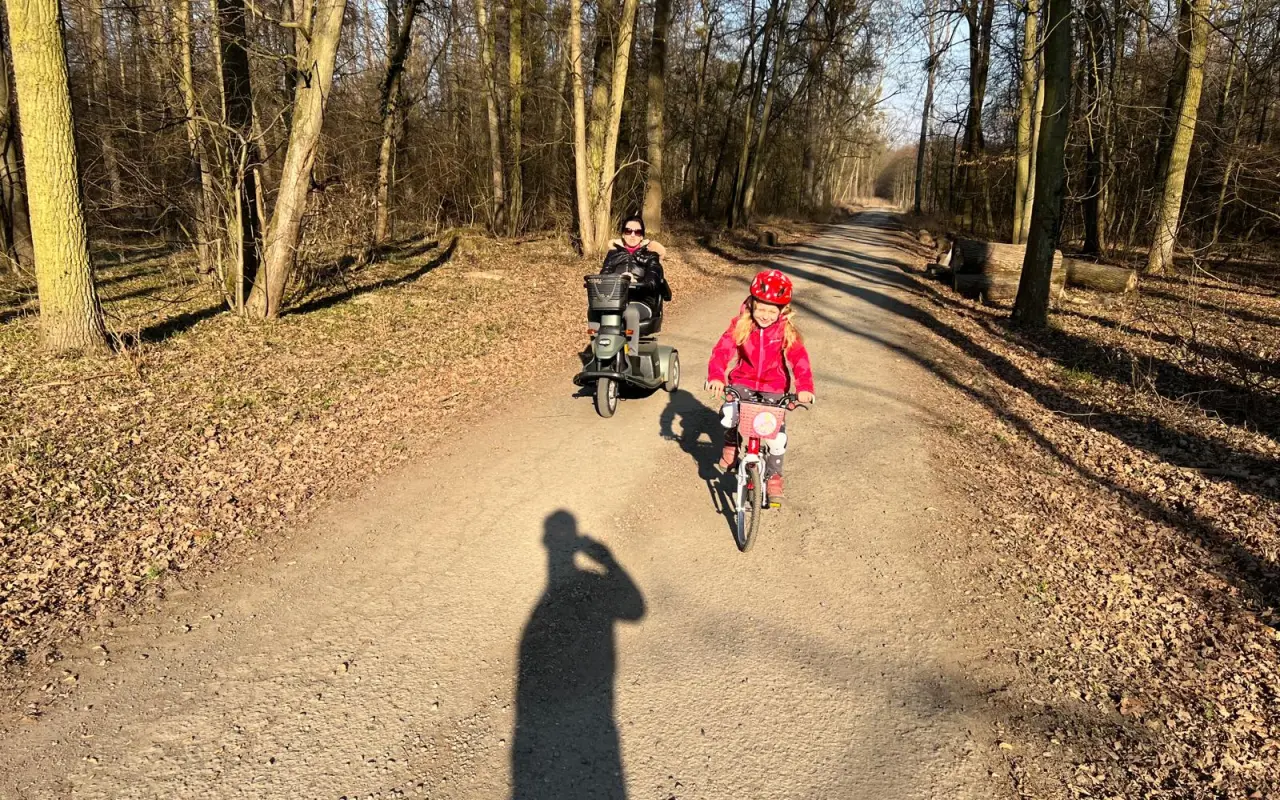 Pomoc pro nepohyblivou mámu Radku s nesnesitelnými bolestmi