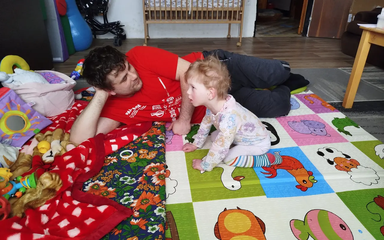 Pomozme malé Natálce se syndromem kočičího křiku