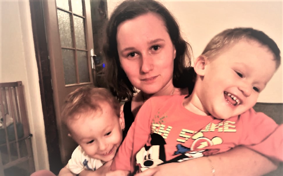 Maminka Dana zůstala se dvěma dětmi po autonehodě rodiny sama