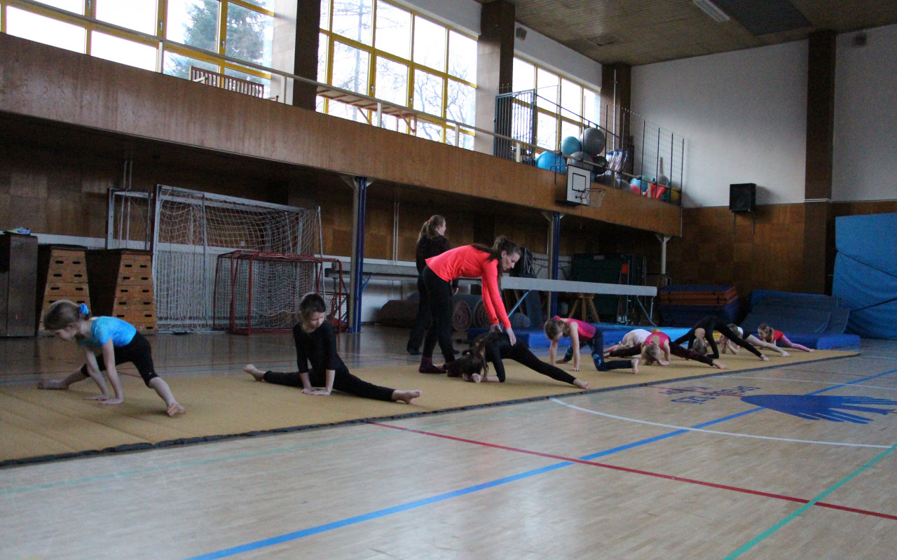 Proměňte starou dílnu na tělocvičnu pro gymnastky