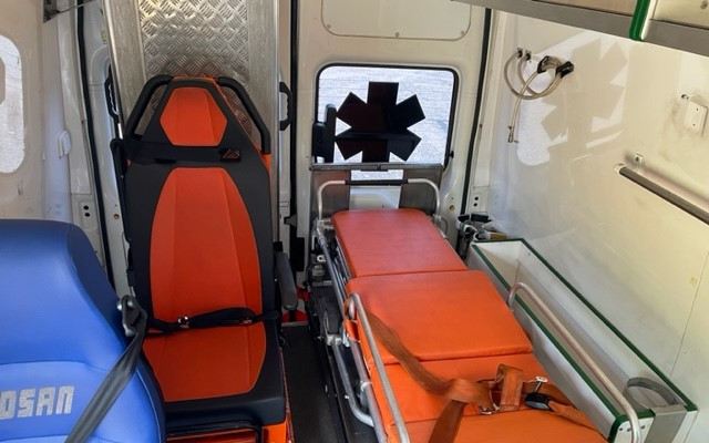 Sanitka od báňských záchranářů pro Ukrajinské mediky ze speciálních jednotek