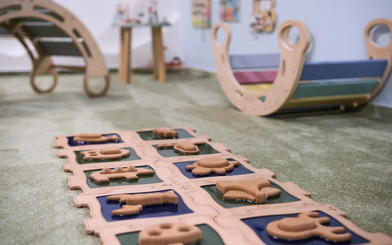 🚀Pomozte rozjet výrobu dřevěných senzomotorických puzzle a získat certifikaci🧩