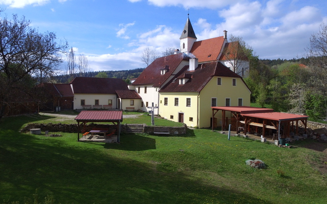 Pomozte nám pořídit fotovoltaiku na centrum pro mládež