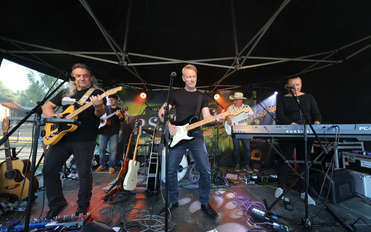 Pomozte nám udržet tradici hudebního festivalu na rodném ranči. P.S. Léto