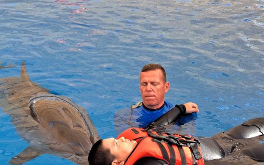 Naděje pro Zdenečka - delfinoterapie, neurorehabilitace