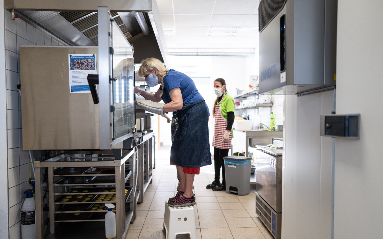 Breakfaststory: rozvoz bezplatných obědů seniorům a samoživitelkám