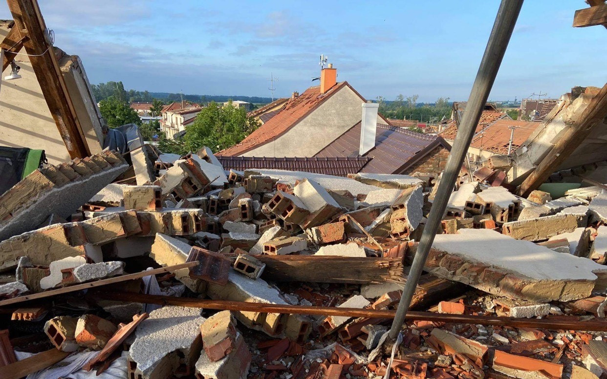 Pomohli jste Petrovi, kterému tornádo zničilo vinařství a dům