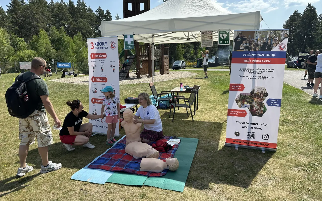 Pomozte Rescue Praha pořídit AED, který může zachránit životy