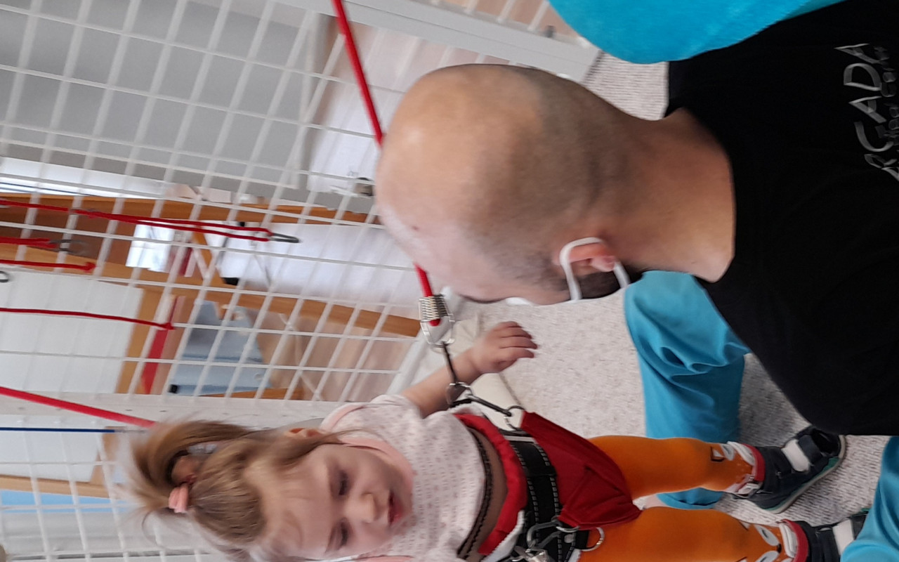 Pro Sofinku na neurorehabilitace a pomůcky
