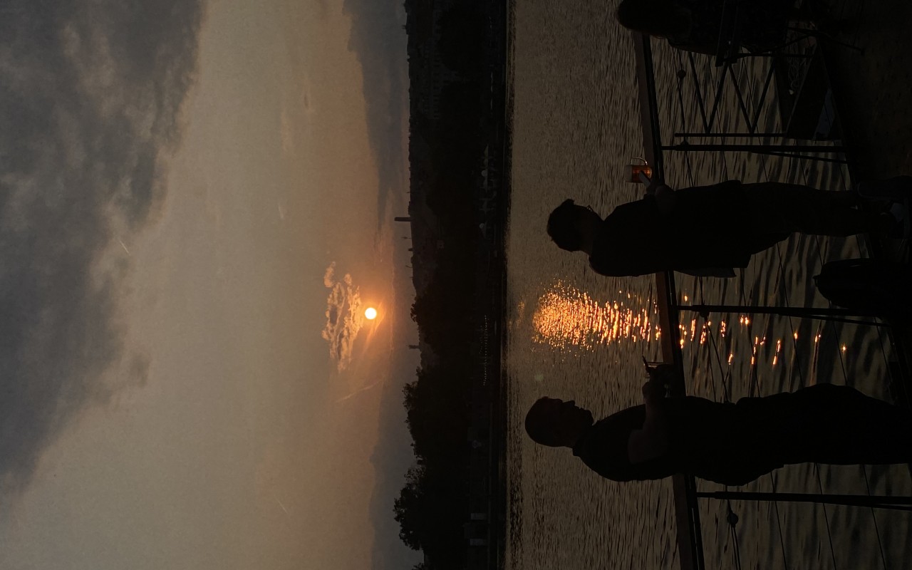 Jsme na jedné lodi a plujeme dál