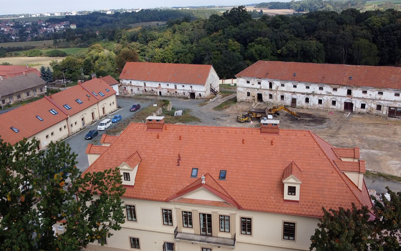 Složili jste se na rekonstrukci zchátralého statku v Drastech