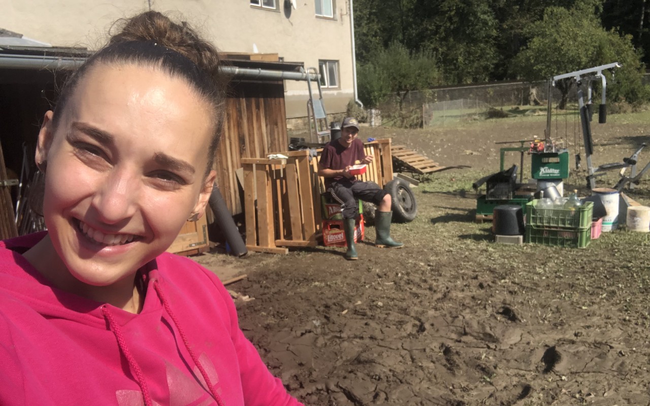 Pomohli jste obnovit mladému páru a jejich dvěma vlkoušům bydlení, které jim vzala povodeň