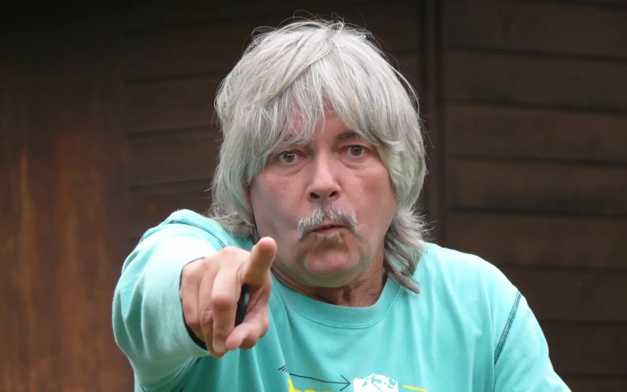 Podpořte vydání mírně politického crazy románu Můj děda, stará kontra