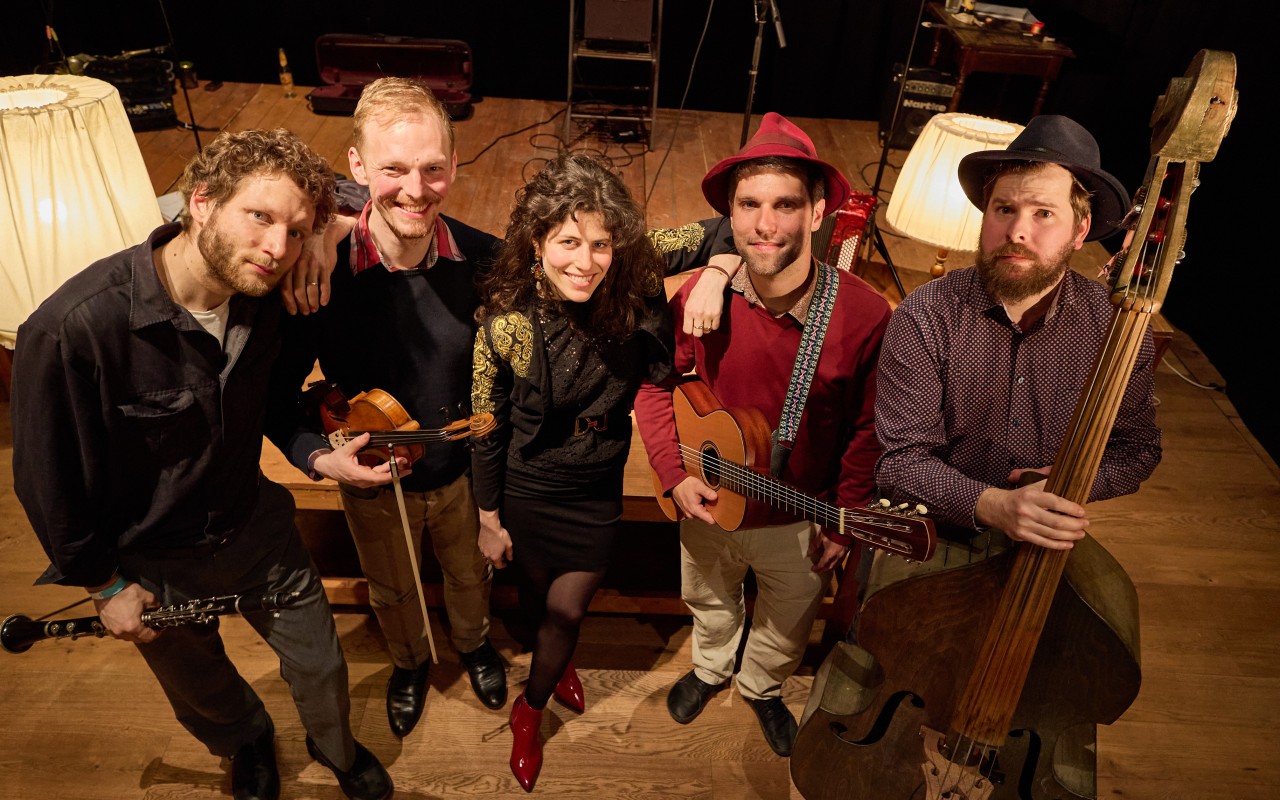 SHTETL NESHUME = a new album of Lea Kalisch and Der Šenster Gob