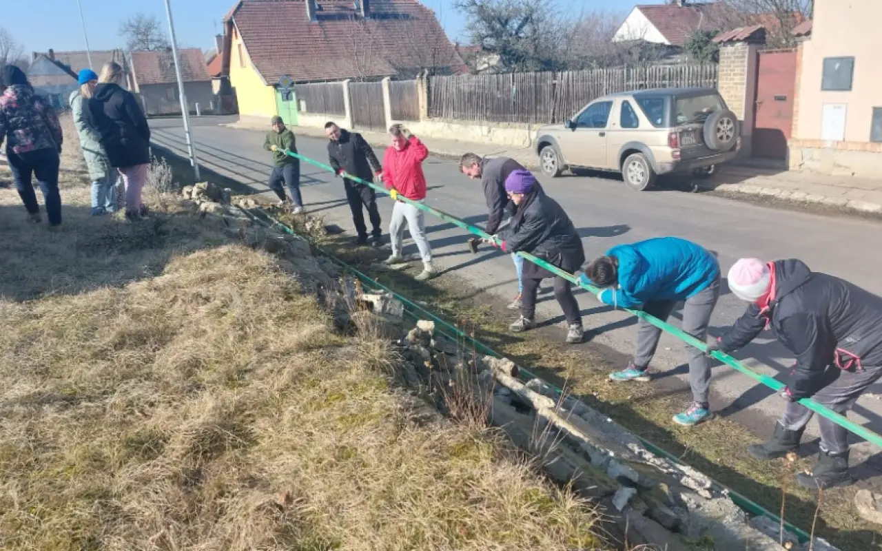 Pomozte nám zachránit sokolské hřiště v Chlumčanech