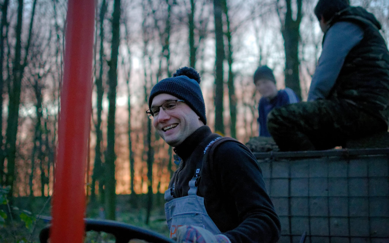 Františkáni potřebují traktůrek pro správu lesa a sekání louky v Hájku