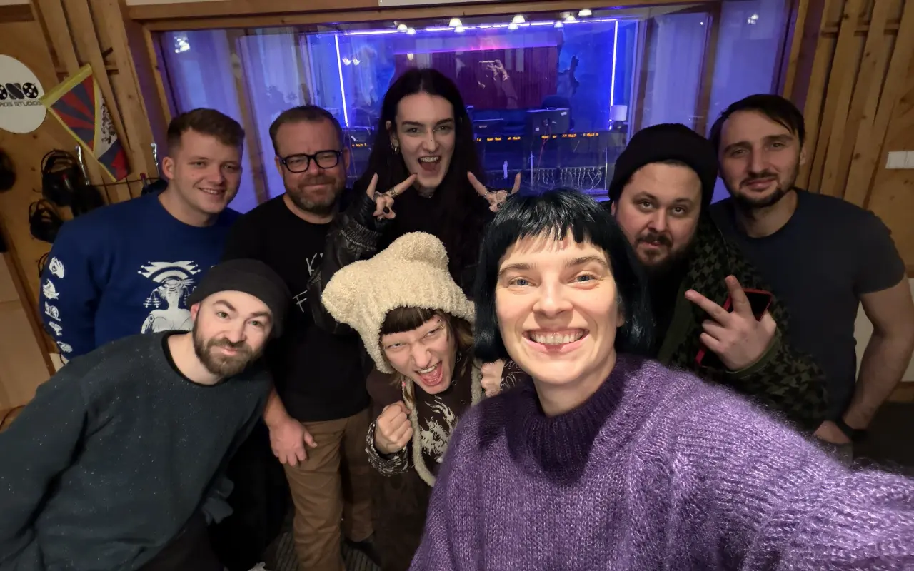 Pomohli jste dokončit album Pozvi ma, nepřídem a vytisknout LP