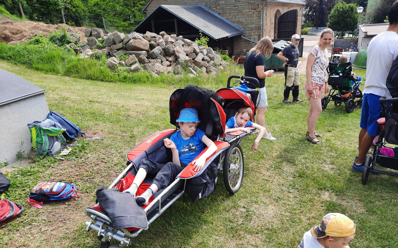 Kubíčkovi a Matýskovi na automobil