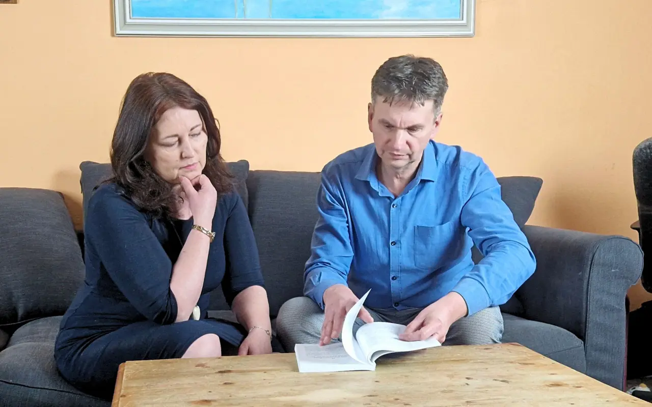 Co se děje ve vztazích pod povrchem. Kniha, která vznikla na cestě ke svobodě