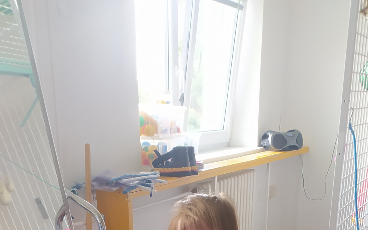 Chodítko na nácvik chůze pro Míšu