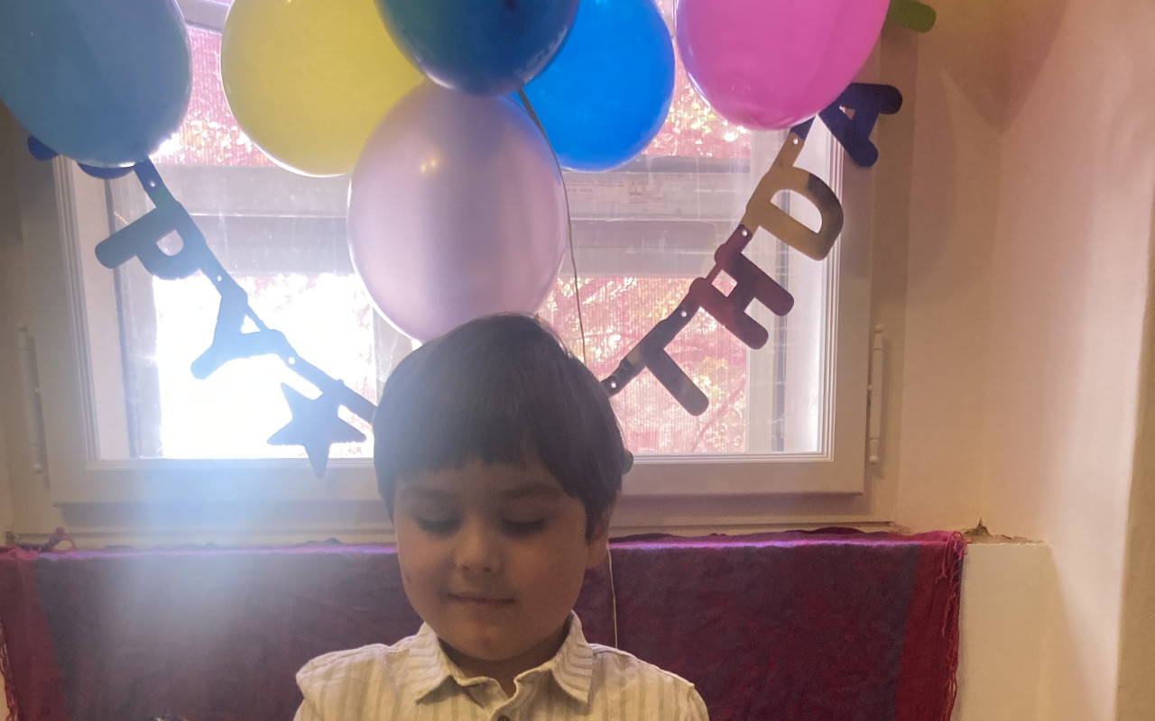 Naučme Thea se o sebe postarat