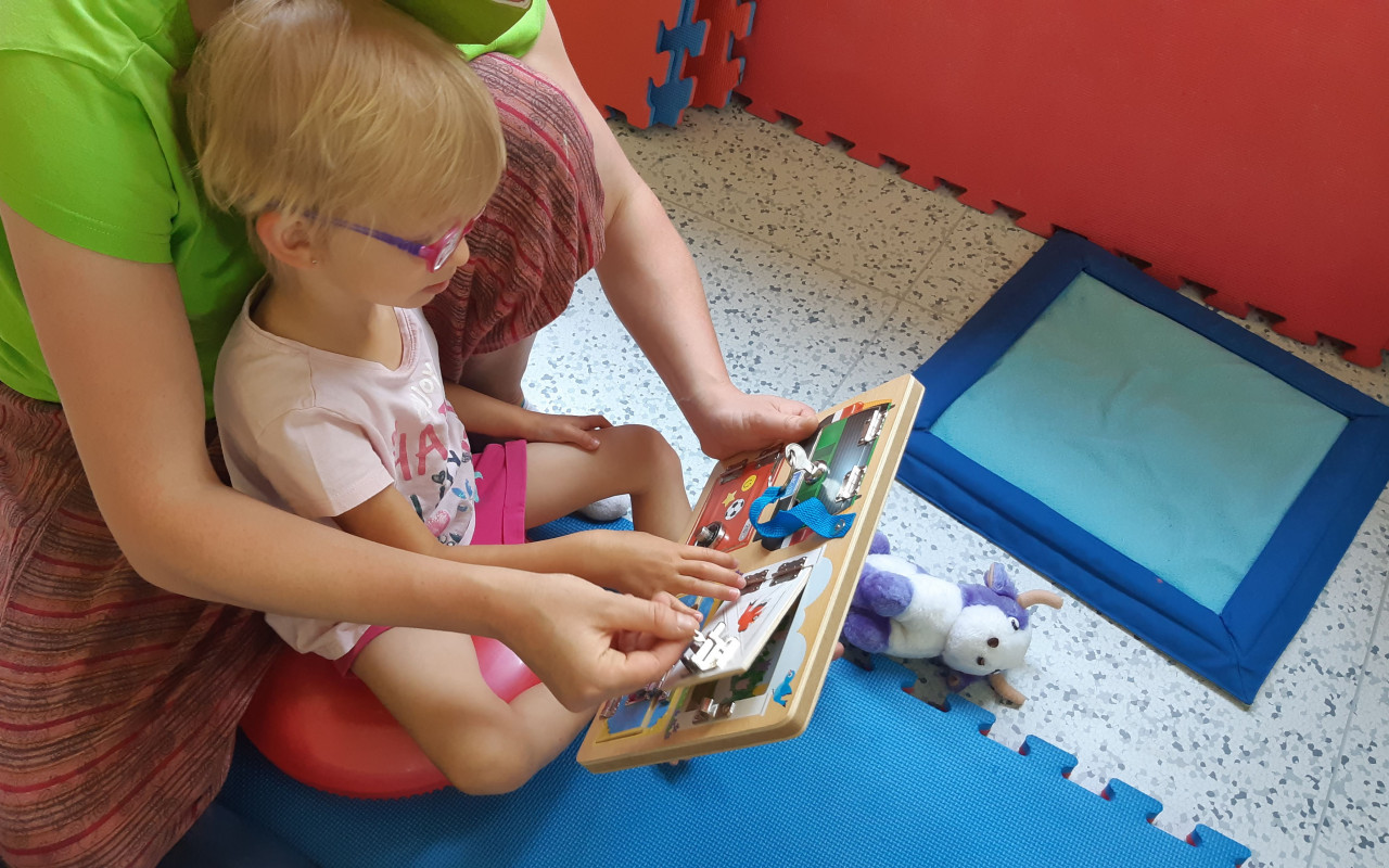 Přispěli jste na neurorehabilitace pro Nikolku, které jí usnadní nástup do školky