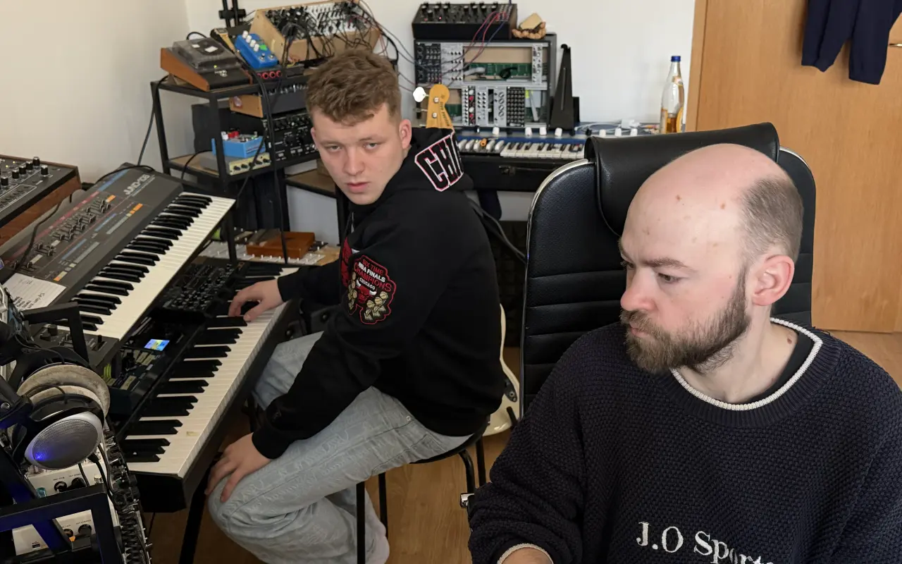 Pomohli jste dokončit album Pozvi ma, nepřídem a vytisknout LP