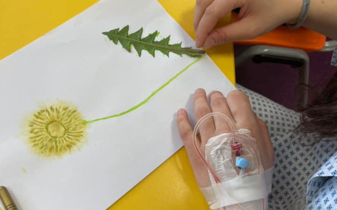 Výtvarka a hudba do nemocnic: na paliativní péči, dětskou psychiatrii...