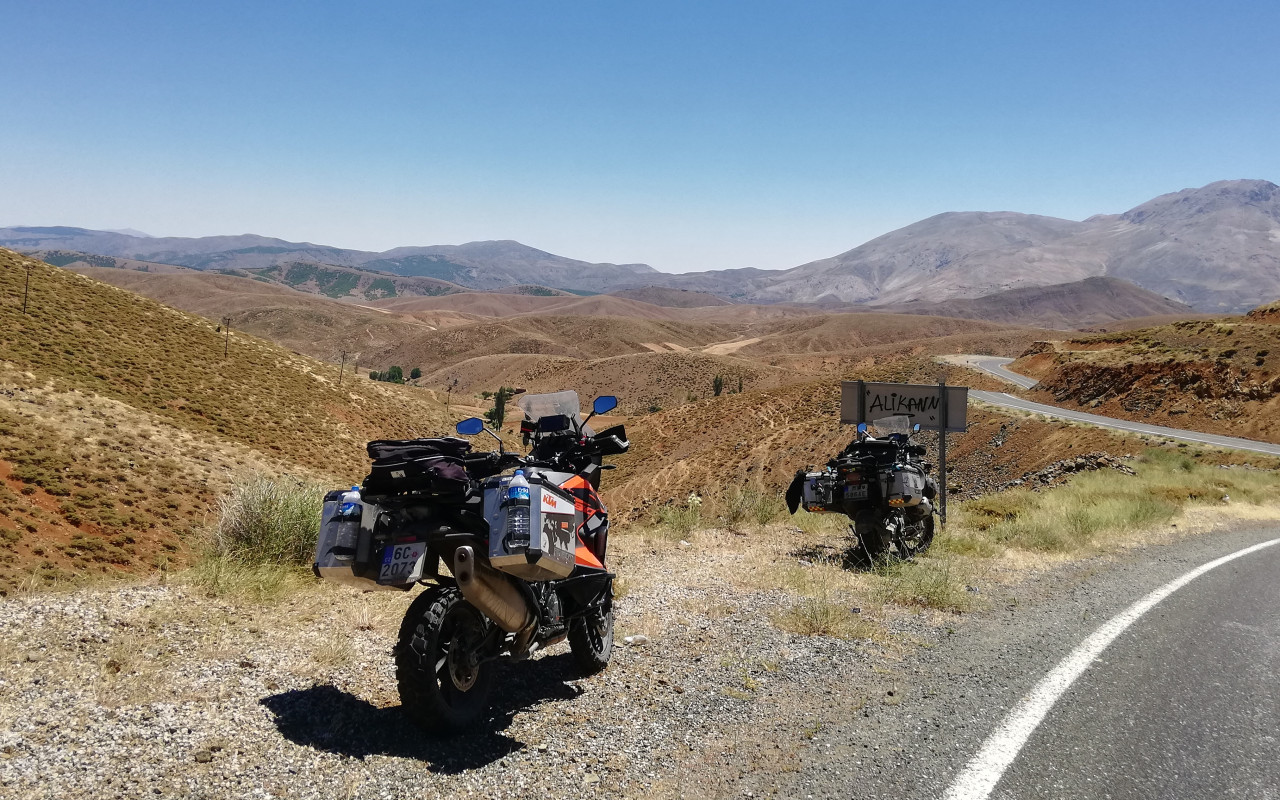 Gruzie na motorce