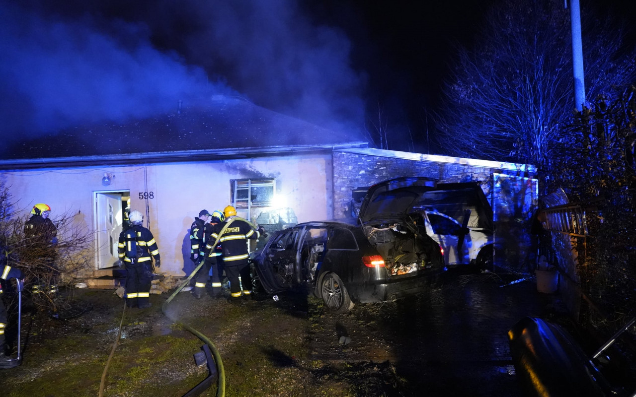 Pomoc rodině, které požár poškodil dům a zničil auto