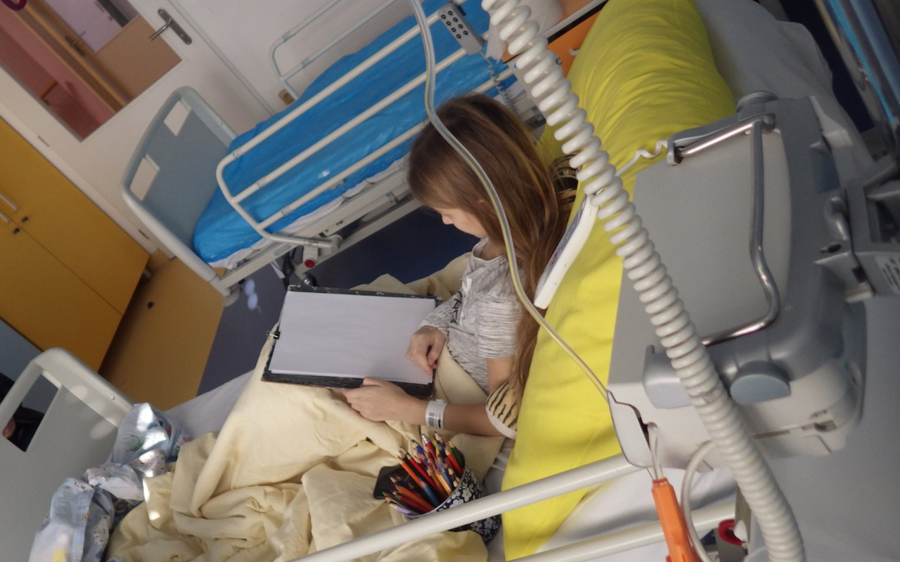 Výtvarka a hudba do nemocnic: na paliativní péči, dětskou psychiatrii...