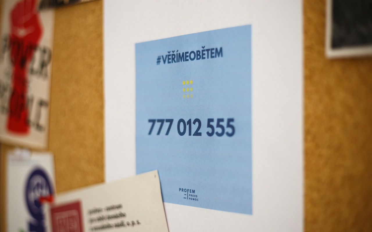 #VĚŘÍMEOBĚTEM: specializovaná infolinka pro oběti sexuálního násilí