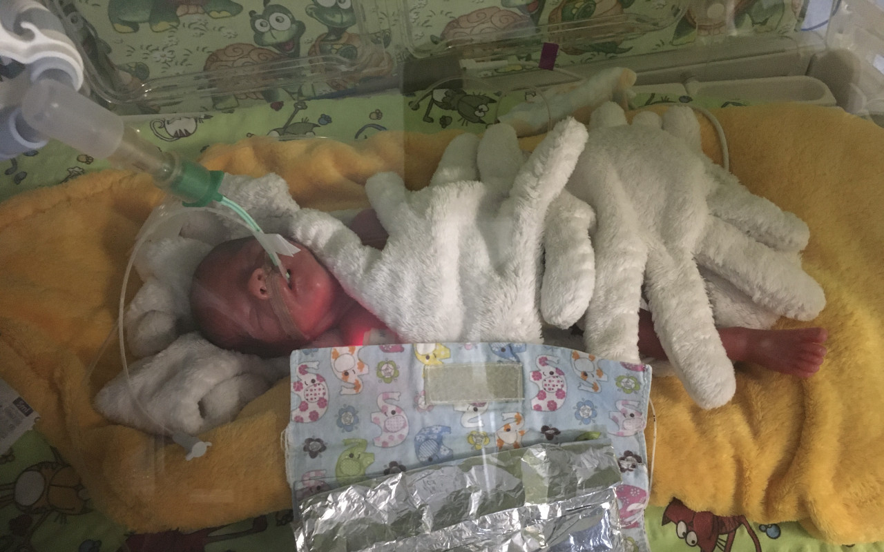 Přispěli jste na koupi auta pro předčasně narozená dvojčátka a jejich malého brášku