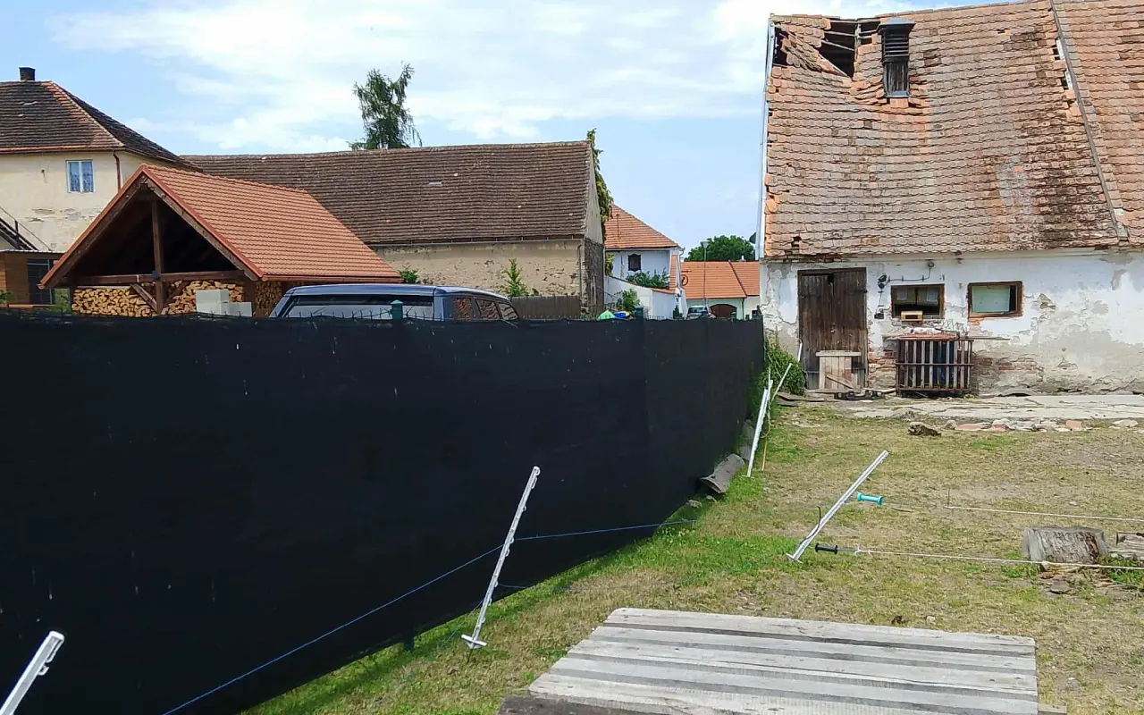 Zachraňte domov odloženým zvířátkům! Pomozte nám zabezpečit stodolu!